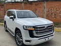 LC300 VX.R 2023 0km  Twin turbo  Full equipo Ubicación #maracay  Tapicería rojo y negro  Pantalla digital  Quemacoco  Pantalla en las cabeceras  Detalles en cromo  Rines 20  Info al número de perfil