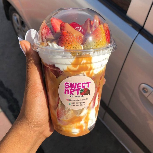 Fresas con crema y Arequipe 🤤🤤 siempre son buena idea ️ llama ya y te