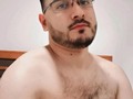 Continuando la tradición de solo subir fotos cuando me corto el cabello. Esta vez fue un estilo diferente 🦦 . . . . . . . . . . . . #nerd #santiago #haircut #gamer #otter #gay #gayotter #hairy