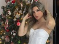 Merry Christmas 🎄🤍  Lo mejor de todo es que alrededor de mi árbolito🎄están todos completos y no me falta nadie ! Espero que sea así por muchos años más los amo 🤍