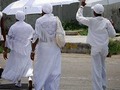 Ẹsẹ Ifá OgbeSuruu / OgbeYono  Inú bíbí Ò dá nnkan Sùúrù ni bàbá ìwà Àgbà tó ní sùúrù A j´jogbo A j´jato Ajaye ifa rindinrindin Ohun gbogbo ló ní Dídá fún Ọ̀rúnmìlà Bàbá n lo rèé fé Ìyà Tíí se ọmọ Oníwòó Ẹbọ Wón ní ose  Ó gbé'bo, nbe Ó rúbo  Èrò Ipo Èrò Ofa  Verso de Ifá  El enojo no lleva a nada fructífero  La paciencia es el padre de el buen carácter  Un buen mayor es el que posee paciencia El durara mucho tiempo El durara mucho  El disfrutara de la vida de Ifá como alguien que lame miel pura Éstas eran las declaraciones del Oráculo de Orunmila  Cuando él iba a buscar la mano del Ìyà  La hija de Oníwòó (Rey de Ìwó)  Le aconsejaron que ofreciera sacrificio  Él cumplió.  Viajeros de Ipo Viajeros de Opa  Oníwòó es el hijo de Òrìṣà Ọ̀bà que recibió mucha riqueza y éxito gracias al Àṣẹ (poder) de Odídẹrẹ́, el loro de plumas muy rojas. El fue Ọba (rey) de Ìwó, ciudad que queda actualmente en el Estado de Ọ̀ṣun en Nàìjíríà (Nigeria). El nombre de la hija de Oníwòó era Ìyà: sufrimiento, calamidad, desastre.  Ìyà-Ìwó significa: El Sufrimiento en Ìwó .  Ìyàwó significa novia, recién casada, nueva esposa y Ọkọ significa esposo.  La enseñanza del verso se centra en la frase "Sùúrù ni bàbá ìwà" "La paciencia es el padre de el buen carácter"  Así que todo Ìyà (sufrimiento) que encontremos de la vida, debe ser enfrentado con Sùúrù (paciencia). #ifa #orishas #iyawo #orunmila #lacasadelosorishas @lacasadelosorichas1 @tayrontelloleon