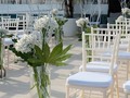 En esta #boda nos encantó utilizar un tema veraniego, fresco y limpio. Tonos blancos, celestes y verdes hicieron un increíble contraste con el azul del mar y el cielo. 🌤️ . . . . #SandySilveraLuxuryWeddings #Summer #Wedding #weddings #inlove #white #clean #details