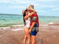 Aquí voy con una corto texto sobre la relación y las redes sociales.   OIGAN, una foto jamás va a decir como es realmente una relación, pero nos vemos geniales 😂🫶🏻🙈   Últimamente creo mucho en las energías, así que espero que nos envíen las mejores pues 🥹   Lo que nos hace una pareja linda es que estamos locamente decididos a luchar por nuestros sueños y apoyarnos mutuamente, a ayudarnos a crecer cada día bajo cualquier circunstancia mala o buena, sabes que estaré ahí y sé que estarás aquí   Encuentra a alguien que haga lo posible por verte y hacerte sentir bien, que te apoye, que quiera crear contigo, que puedan juntar sus caminos.   Dejo que el universo deje fluir las energías del amor, me entrego a él sin expectativas y de la forma más libre posible 💕🐼  #travelcouple #parejas #parejasviajeras #loveislove #laguajira #colombiatravel #viajamas #amorenelaire #pandalove #sealife #maryplaya #elmarytú