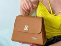 Lleva tu estilo glamoroso y chic   A mi me encantan todas!💃 Cual es tu favorita? Cual será tu regalo de navidad?✨✨ DELIVERY GRATIS EN TODA CARACAS📍 #venezuela #caracas #merida #guarico #zulia #portuguesa #ciudadbolivar #trujillo #barinas #vargas #lara #sucre #yaracuy #apure #cojedes #ciudadguayana  #miranda #bolsos #carteras #moda #shoes