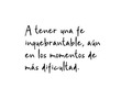 Crecer en la casa de los abuelos tienes sus pro y contras.  Estás en el centro neurálgico de encuentro familiar y eso a veces puede abrumar, pero creces rodeada de mucho amor, que no se reduce solo a papá y mamá. Un amor que se triplica, y entre muchos carácteres te forman y te educan.  Yo llegué a casa de mis abuelos maternos como a los 9 años, para ese momento ya mi abuelo había fallecido, pero quedaba mi abuela, aunque a ella nunca le gustó que le dijeramos "abuela", porque se sentía "vieja" así que le decíamos "mamaita". Yo supongo que todas las abuelas son buenas, no lo sé, yo solo la tuve a ella y ahora que ya no está, siento un vacío profundo y realmente doloroso.  Era la mujer con más fe que he conocido en mi vida, aún en los días más difíciles, cuando todo parecía derrumbarse ella solo repetía "todo lo puedo en Cristo que me fortalece". Era fuerte, valiente y aunque a veces tenía miedo, daba paz tenerla cerca.  Siento que me han estrujado el corazón, que se han llevado una parte de mi alma y me desespera no saber a quién contarle porque precisamente era a ella a quien se lo contaba. Y no sé cómo hacer ahora que no está.  Ella escuchaba cómo estuvo mi día, cuando nadie más me quería escuchar. Y aunque no entendía muy bien mi trabajo estaba orgullosa de mi y bendecía cada cosa que yo hacía.  Cuando uno planifica su vida, nunca piensa en los momentos en los que nos toca decir adiós y a mí me cuesta mucho despedirme. No me gusta, prefiero quedarme dormida o simplemente irme.  Digo yo que tengo un problema con las ausencias, o supongo que mientras más uno ama, más duele decir adiós.  Mi viejita ya no está. Y sé que muchas de ustedes han orado y me han preguntado cómo sigue.  Gracias por eso, gracias por el apoyo aún sin conocernos.  Ella me ha dejado un mundo de consejos y mucho de lo que soy es gracias a su amor consejero y protector.  Me queda el consuelo de saber que no es un adiós definitivo, sino apenas un "hasta luego". Me quedo con lo que me dijo, aún con el oxígeno puesto en aquella cama clínica "Dios es bueno mi amor, demasiado bueno"💔 y sí que lo es.