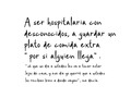 Crecer en la casa de los abuelos tienes sus pro y contras.  Estás en el centro neurálgico de encuentro familiar y eso a veces puede abrumar, pero creces rodeada de mucho amor, que no se reduce solo a papá y mamá. Un amor que se triplica, y entre muchos carácteres te forman y te educan.  Yo llegué a casa de mis abuelos maternos como a los 9 años, para ese momento ya mi abuelo había fallecido, pero quedaba mi abuela, aunque a ella nunca le gustó que le dijeramos "abuela", porque se sentía "vieja" así que le decíamos "mamaita". Yo supongo que todas las abuelas son buenas, no lo sé, yo solo la tuve a ella y ahora que ya no está, siento un vacío profundo y realmente doloroso.  Era la mujer con más fe que he conocido en mi vida, aún en los días más difíciles, cuando todo parecía derrumbarse ella solo repetía "todo lo puedo en Cristo que me fortalece". Era fuerte, valiente y aunque a veces tenía miedo, daba paz tenerla cerca.  Siento que me han estrujado el corazón, que se han llevado una parte de mi alma y me desespera no saber a quién contarle porque precisamente era a ella a quien se lo contaba. Y no sé cómo hacer ahora que no está.  Ella escuchaba cómo estuvo mi día, cuando nadie más me quería escuchar. Y aunque no entendía muy bien mi trabajo estaba orgullosa de mi y bendecía cada cosa que yo hacía.  Cuando uno planifica su vida, nunca piensa en los momentos en los que nos toca decir adiós y a mí me cuesta mucho despedirme. No me gusta, prefiero quedarme dormida o simplemente irme.  Digo yo que tengo un problema con las ausencias, o supongo que mientras más uno ama, más duele decir adiós.  Mi viejita ya no está. Y sé que muchas de ustedes han orado y me han preguntado cómo sigue.  Gracias por eso, gracias por el apoyo aún sin conocernos.  Ella me ha dejado un mundo de consejos y mucho de lo que soy es gracias a su amor consejero y protector.  Me queda el consuelo de saber que no es un adiós definitivo, sino apenas un "hasta luego". Me quedo con lo que me dijo, aún con el oxígeno puesto en aquella cama clínica "Dios es bueno mi amor, demasiado bueno"💔 y sí que lo es.