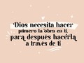 A veces me da pena ser tan repetitiva cuando hablo de lo que Dios hace en mí. Pero es que por más que intento hablar de otra cosa, en todo lo que hago solo se refleja el amor de Dios y su misericordia hacia mi.  Desde hace un rato, dejé de agobiarme por lo que otros podían pensar y libremente digo, sí, mi profesión, mi personalidad, mi propósito, mis risas, mis lágrimas, mi proceso, todo tiene que ver con lo que Dios me permite hacer.  Y yo he tenido que ser protagonista de cada historia, para después poder contarla.  Como cuando te digo que tomes la iniciativa, es porque yo no la tomaba. Cuando te digo que te comprometas y llegues hasta el final, es porque yo aprendí que eso daba resultados.  Cuándo te hablo de qué los propósitos salvan vidas, yo lo viví. Cuándo te digo que te enfoques en tus talentos y crees soluciones, ya yo también pasé por ahí.  Y no, no soy la mejor. La obra aún no está terminada en mí. A veces me dan arranques de desmotivación, a veces quiero lanzar todo al cipote. A veces me siento insuficiente. A veces lanzo todo al cipote. A veces me da miedo. A veces no me siento preparada.  Pero en cada paso, Dios me acompaña, me enseña, me empuja, me toma de la mano derecha y me dice "nena, no temas, yo te ayudo".  Y a veces le pregunto, ¿Por qué me elegiste a mi para hacer esto? ¿Por qué si yo no estoy lista?  Y entiendo que esa es la intención: formarme a mí. Porque somos autoridad en TODO aquello que superamos. Y si yo ahora tengo AUTORIDAD para hablar de algo es porque ya pasé por ahí.♥️ . . Pero para eso Dios necesitó hacerlo en mí, y me sigue moldeando, para que a través de mi vida -no perfecta- yo pueda ayudar a otras vidas.  Dios quiero usarte, y no necesitas ser la más preparada, porque Él escoge y Él mismo CAPACITA. Pero necesitas un corazón dispuesto. . . ¿Y por qué lo cuento? Te lo resumo en una frase que escuché hace poco y me encantó: compartir nuestras historias es prestar nuestra fe a quien la necesite.  Y te digo más, mis historias, y mis propios testimonios, me siguen salvando la vida, y me ayudan a seguir creyendo. Porque ya lo viví, y Dios lo hará otra vez, una mil veces más.  💞