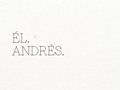Conocí a Andrés con el corazón roto. No por alguien en particular, sino por todos en general.  Antes de él, conocí a todos lo que definitivamente no eran.  Llegué a pensar que el problema era yo. Pero no, simplemente no estábamos en el mismo momento. O al menos, eso es lo que me repito para que duela menos.  Con el primero. Él ya sabía cómo era todo, yo apenas estaba iniciando.  Con el segundo. Él estaba listo y en ese momento yo ni siquiera me quería lo suficiente.  Con el que sigue. Yo ya estaba en otro nivel y él ni sabía lo que quería.  Luego apareció uno que parecía estar listo. Yo retrocedí ante la confusión y él ni siquiera lo intentó.  Con el último. El último me dolió como si hubiésemos tenido la historia de amor más larga de la historia.  Pero eso ni siquiera tuvo tiempo de empezar, cuando él ya había elegido a alguien que no era yo.  Pero luego llegó Andrés. Así de la nada, como esas historias que empiezan sin que uno se dé cuenta.  Calmado. Con iniciativa. Sin complicaciones.  Él realmente se interesaba, él realmente preguntaba porque quería conocer las respuestas. Él de verdad quería descubrir cada capa de mi corazón, pero lo hacía de una manera tan atrevida y casual, que ni cuenta me di cuando ya él me conocía bien.  Andrés no era para nada el tipo a los que estaba acostumbrada. Esos que juegan al desinterés, esos que te enganchan y desaparecen. Él ni siquiera hablaba de sí para querer impresionar y el tipo era impresionantemente inteligente.  A estas alturas de mi vida, todavía no sé cómo describirlo. Él no era el protagonista de novelas o libros a los que yo estaba acostumbrada. Él era un tipo cotidiano y a mí me encanta la cotidianidad, esa que te hace sentir viva, esa que se siente como cuando vas de noche en el carro escuchando una canción que te gusta.  Andrés era un tipo con buen humor, con sonrisa de niño, pelito castaño y un poder para conversar tan encantador como su altura.  Andrés no me hacía sentir "maripositas". Andrés me hacía sentir segura.  Yo siendo doña tormenta. Él siendo don brisa a la orilla del mar, con atardecer naranja incluído.  Andrés. Él no era mi tipo. Él era el tipo que yo necesitaba.  ⭐ Continuará...