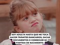 El último mes tuve una regresión, o creo que los últimos meses: quiero a mi mamá 🤍  ⭐ ¿QUÉ COSAS TE HACEN SER UNA ADULTA CHIQUITA? ⭐  La vida adulta es rara, o al menos la mía. Porque hoy, siendo totalmente independiente, me siento más chiquita.  Empecé mi vida profesional a los 17, a los 23 ya tenía 6 años de experiencia en mi área, conseguía contratos y buenos trabajos.  Pero cuando llegó la pandemia, siento que me quedé en 23. Fueron años de trabajar muchísimo, de expl0tarme a mí misma.  Posterior a eso, empecé una nueva temporada de renuncias, de soltar el control y vivir ligero.  Ese vivir ligero ha ido acompañado por abrazar la provisión y el cuidado del Señor 🌱  Soy una adulta chiquita, aún no sé hacer algunas cosas, con otras me asusto, las conversaciones de los adultos aún me parecen lejanas, y cuando me siento estresada me acuesto a ver comiquitas comiendo cornflakes ☀️📍🫶🏼  ¿Cómo te va a ti con la adultez? 👀 Te quiero mucho y te abrazo jevita linda.