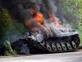 Los paracaidistas de Nikolaev quemaron dos BMP-2 enemigos más.Los paracaidistas de Nikolaev infligen pérdidas diarias a los ocupantes rusos. El video muestra dos vehículos de combate de infantería rusos BMP-2 quemando y luego detonando municiones. Este es un excelente trabajo de la unidad de artillería de la brigada de asalto separada 79 del DShV de las Fuerzas Armadas de Ucrania.  ¡Seguimos trabajando! ¡Muerte a los ocupantes rusos! ¡Gloria a DShV! ¡Gloria a Ucrania!