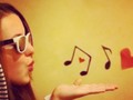 Que la música te acompañe desde que te despiertas. Un método genial para comenzar un día genial.
