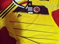 Los regalos de mi papá jejeje nunca pensé tener en mi closet una camisa de un equipo de fútbol...y no es que sea aficionada al fútbol pero hay que apoyar al país...
