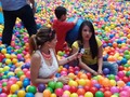 Hoy grabando en la super piscina de pelotas del centro comercial @Santafe para el programa @stick2sticktv  #pegatealaonda