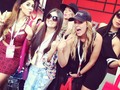 Posando en #colombiamoda2014  Todas con estilo. @stick2sticktv y @myfunkydivastv #pegatealaonda @shoppinkstyle