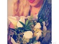 Este tipo de regalos me hacen tan pero tan feliz.  Son mis flores favoritas, las rosas blancas que significan: "El amor y la inocencia de un amor de larga duración"  Gracias padre👨💓😊#love #family