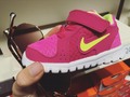Los vi y me derretí de amor 😍  Creo que cuando tenga a una hija, lo primero que le compraré será uno como estos @nike #barcelona #little #cute