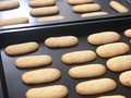 Hoy la receta viene acompañado de una SORPRESA!!!! 🎉 ⠀  Estrene la batidora que me regalaron en @venelectronics para hacer estas Milano rellenas con @bufito que quedaron del más allá!!! Si quieres ganarte una batidora como la mía ve a su perfil y sigue las instrucciones para que participes! 🤞🏻🎁 ⠀  Hacer estas galletas tan famosas es FACILÍSIMO! Solo tengo un par de recomendaciones: 👉🏻 Usa una buena bandeja como las de @mageflon para que no se peguen las tapas 👉🏻 Procura que no queden muy gorditos los tronquitos para que se parezcan a las originales 👉🏻 para que todas queden del mismo tamaño puedes ayudarte de una regla o hacer marcas en un papel encerado, luego voltearlo y manguear encima. 👉🏻 Es importantísimo refrigerarlas hasta firmes antes de hornear para que mantengan la forma! ⠀  Anímate a hacerlas!! Son buenísimas y SÚPER FÁCIL!! Recuerda usar el #RecetaSucré #Sucréación #SaborSucré