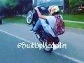 Prohibido andar en dos ruedas 💀🔝 #SuitUpMedellin @alejo_vasquez58 en una llanta por toda parte 🔥☠ #crealas #braap #todosepara #yamaha #honda #kawasaki #top #instadaily #toptags #kymco #activ110 #dope #stunt #insane #dpikesevg #locosyenmotos #arraquetilla #arraquelife #muertazo #dope #suicidésquad #likes #like4like #likeforlike #atope #stuntlife #stuntordie #stuntkings #bikeking #bikelife