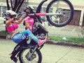 Las niñas lindas prefieren las motos 👌🙈 #SuitUpMedellin Fotos al #Direct sólo se reciben buenas cosas 🔫 #rosa #pink #yamaha #yamahadt #bikergirl #perfectbody #girl #dt #stuntgirl #dt125 #dt175 #dt200 #lamejoryamaha #motosparatodalavida #rosada #dope #style #colombia_bikes #luxury #luxurymedellin #perfecta #classic #money #dinero #luxurycolombia #dope #luxurybikes #like #bikelife
