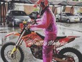 Sábado de lavar los Melos 😂😂 #SuitUpMedellin Aportes al #Direct 🔝 #ktm #racing #enduro #impermeable #shark #sharkhelmets #offroad #enduro #helmet #toptags #like #like4like #toptags #sabado #lavado #lluvia #wash #saturday #bike #bikegirl #girl #bikergirl #perfect #perfecta #perfectbody #beauti #passion #bikergirl