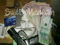 ¿Qué hay pa hacer? #SuitUpMedellin 🔥 #money #moneda #dinero #100 #50 #pablo #escobar #pabloescobar #gun #onemillion #visa #fierro #elpatron #patron #medellin #fresh #night #friday #fridaynight #party #partyandbullshit #sorner #style #dope #bala #narco #dinero #like #style #party #book #lectura