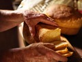 Lo mejor del mundo 😍 el pan recién salido del horno #pancito #handmade #grandma #abuelita #lamejordelmundo #colors #pandecasa #beautifulpic #tiempoconella #fincayohann