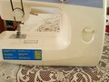 Se vende máquina de coser, con sus accesorios.
