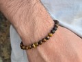 Vuelve a lo básico, modelos que no pasan de moda y que son necesario tener. Modelo en Ojo de tigre disponible.  @talesformen  Todo Fluye  #Talesformen #accesoriosparahombres #Accesorios #Pulsera #Hombres #Men #Pulseras #ojodetigre #DiadelAmigo #Regalos #Amigo #Pride #loveislove #love