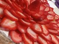 !Pavl🍓va!  Bella, deliciosa, glamorosa, dulce, fantástica y popular.  Todo en una sola torta.  #Tantedianalafee #pavlova #cumpleaños #birthday #fresas #strawberry
