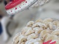 !Medialunas de almendras!    Una delicia que se derrite en la boca.  El bocado perfecto para cualquier tarde de Canastón.  Sabes que te provocan 😊  #Tantedianalafee #saladoydulce #medialunas #Almendras #petitfours #galletas #canaston #merienda #almondcookies