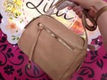 🌸Bolsito tipo baul mediano tono Beige 🌸Disponible en tono negro, beige y uva 💸$56.000💸 . . . . . . . . #liluaccesoriesstore #bolsosparadama #bolsitospequeños #bolsosnegros #bolsoscyzone #bolsosbeige #mujeresbonitas #mujeresvalientes #comprasdesdecasa