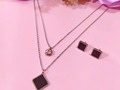 🌸Collar doble piedra negra 🌸 ✨ Acero inoxidable ✨ 💸$22..000💸 . . . . . . . #mujereslindas #candongas #bisuteriabogota #mujeresbogotanas #bisuteriaenacero #bisuteriafina #joyeriaenacero #bogota #mujer #accesoriosbogota #joyascolombia #accesorioscolombia #regalosenbogota #anilloserpiente #aretesmedellin #acerorodinado #acerorodinado