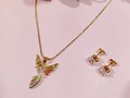 💜Sabias que el colibrí simboliza muchos conceptos diferentes, debido a su velocidad, el colibrí se conoce como un mensajero, y guardián del tiempo. También tiene significados de amor❤️, alegría 😃y belleza✨ ✨Material Acero inoxidable y Rodio 💸$40.000💸 . . . . . . . . .  #liluaccesoriesstore #accesoriosdemoda #joyeriacolombiana #accesorioscolombia #mujereslindas #candongas #bisuteriabogota #mujeresbogotanas #bisuteriaenacero #bisuteriafina #joyeriaenacero #bogota #mujer #accesoriosbogota #joyascolombia #accesorioscolombia #regalosenbogota #tobillerasconchitas #aretesmedellin #acerorodinado #acerorodinado