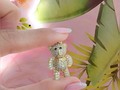 🌸Osito Teddy Bombacho articulado ✨Se le mueven todas sus estremidades y cabezita😍 ✨ Material Rodio con microdetalles en circones blancos 💸$48.000 . . . . . . . #liluaccesoriesstore #ositoteddy #collarosito #ositoarticulado #collaresrodio #covergold #collarescovergold #bogota #subacostaazul #diadelamadre #regalosparamamá #bisuteriafina #accesoriosfinos #accesoriosencovergold #accesoriosenrodio #mujeresexitosas #mujeresemprendedoras