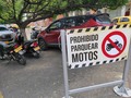 Podria hacer un twitter solo con las burradas de la gente en parqueaderos.