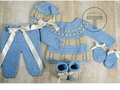 Conbinaciomes y creaciones especiales 💙👶 Ajuar de nacimiento azul con beige detalles en cinta de razo #TejeQueTeje #TalentoNacional #DiseñoVenezolano #HechoaMano #Crochet #AjuarDeNacimiento #PrimereSpuesta #Bebes