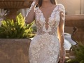 ✨ Angelina ✨ Este vestido es integrando de nuestra nueva colección y ya está disponible en tienda 😍  El corte, los detalles en encaje, las mangas y el escote en forma de "V" en la espalda, hacen de este vestido una increíble y hermosa opción para tu boda 😍  Agenda tu cita y ven a probartelo 📱  . . .  #bodas #novias #vestidosdenovia #dreamdress #weddingdress #boda #medellin #vestidodenoiva #bridal #bridallook #casamiento #weddingmoments #colombia #noviasmiami #noviasmedellín #bodasmedellin #noviafeliz #noviasmedellin #matrimonioscolombia #envigado #elretiro