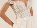 ¡Estamos enamoradas de los hermosos detalles florales y los tirantes que caen delicadamente sobre los hombros! ❤️  ✅ Vestido disponible en tienda ¡Agenda tu cita!  . . .  #bodas #novias #vestidosdenovia #dreamdress #weddingdress #boda #medellin #vestidodenoiva #bridal #bridallook #casamiento #weddingmoments #colombia #noviasmiami #noviasmedellín #bodasmedellin #noviafeliz #noviasmedellin #matrimonioscolombia #envigado #elretiro