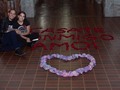 Y bueno hoy 14 de septiembre cumplimos un mes más, un mes más lleno de amor, arduo trabajo y muchas sorpresas. Hoy le decimos al mundo, que ya no serás solo mi novia, mi amiga,mi socia, mi confidente, mi todo, hoy te conviertes en mi futura esposa, en la futura madre de nuestros hijos, en mi prometida. Sabes que te amo un montón con demasiado y que en estos casi 3 años (2.11 para ser exactos) hemos pasado por mil y un cosas y aquí seguimos llenos de amor, de fortaleza y de muchos proyectos enormes juntos. Mi mamita bella desde el cielo debe estar llorando de alegría como yo lo estoy haciendo escribiendo este copy porque ella siempre me lo dijo ''Hijo me gusta esa niña'' bueno madre hoy te digo, que esa niña se va a convertir en mi esposa y que esa niña será la madre de tus nietos que desde el cielo tu cuidarás. Mi plan se convirtió en nuestra canción y aquí estamos tu y yo, te amo muchísimo amoiii y te lo repito mil veces más. ''Amoiii quieres casarte conmigo'' @sheirimariana