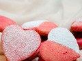 Y tu a quien le darías estos Alfajorcitos llenitos de amor? 🤍 Etiqueta a tu valentine o a esa amiga especial 💕