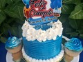 Primera 🎂🧁🧁 del 2023 Solicitada desde la ciudad del tigre para sorprender a un gran amigo acá en Anaco  #merengueitaliano😋 #felizcumpleaños #azulyblanco #minicake #vainilla #tiemporecord #tortadecorada #tortasdemonica #instagramcake   #04268843599 #04121899974