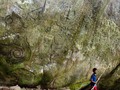 Piedra Pintada, Panama, Valle de Anton  Al pie de la montaña La India Dormida hay una serie de rocas con símbolos o petroglifos precolombinos, pero la que más resalta es una enorme roca llamada La piedra pintada, que cuenta en su cara, como si fuera un pizarrón escolar, diversos dibujos en un tercio de su superficie y que según se cree cuenta la historia de El Valle de Antón  La piedra pintada está ubicada en la parte que llaman el cabello de la montaña, uno de los accesos más fáciles de recorrer, en ella hay tallados varios símbolos cuyos significados son motivo de debate, algunos expertos en arqueología consideran que éstos representan elementos religiosos y artís de la tribu, mientras que los historiadores creen que es un calendario de cosecha que explica el movimiento del mar y la influencia de la luna, algunos creen es un mapa que detalla la geografía de la montaña con sus ríos, senderos, y chorros. Otros tantos dicen que puede tratarse de un mapa de comercio. Lo cierto de todo es que los símbolos son objeto de estudio en estos momentos.  #viajes #turismo #international #disfrutar #vacaciones #relax #paquetesinternacionales #paquetesturis #panama #pty507 #pty  Contactanos en / / Codigo ITA 43302 Teléfono y WhatsApp + 507-67061572  Email asesor507@hotmail.com Instagram y Twitter @asesor507
