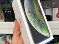 DISPONIBLES IPHONE XS SILVER EN CAJA CON CARGADOR / CABLES / AUDÍFONOS COMPLETAMENTE ORIGINAL . . GRADO 🅰️ 256GB $650 GRADO 🅰️ 64GB $620 . 2 meses de garantía por @phonestoremaracaibo . WhatsApp 04146395496 / 04143621490 / 04246801750 . . #maracaibo #phonestoremaracaibo #maracaibocity