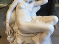Día blanco lleno de esculturas, que bonitos artesanos y arte, Verona