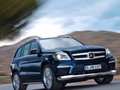 GL 350 CDI BLUETEC. Fuel consumption combined: 8.0-7.4 l/100 km, CO2 emissions combined: 209-192 (g/km). The data do not relate to an individual vehicle and do not form part of the offer; they are provided solely for the purposes of comparison between different types of vehicles. The figures are provided in accordance with the German regulation "PKW-EnVKV" and apply to the German market only.