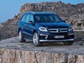 GL 350 CDI BLUETEC. Fuel consumption combined: 8.0-7.4 l/100 km, CO2 emissions combined: 209-192 (g/km). The data do not relate to an individual vehicle and do not form part of the offer; they are provided solely for the purposes of comparison between different types of vehicles. The figures are provided in accordance with the German regulation "PKW-EnVKV" and apply to the German market only.