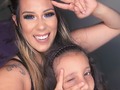 Quien dijo que los hijos son impedimento para hacer nuestras cosas?😍. - Ella es mi complice en todo❣️@soynatycreativa . - Jajaja hoy hasta me acompaño al gym a entrenar porque no tiene clases😍, ahora les muestro un videito por las historias de Naty entrenando con mamá 🤣❣️. - #MamáSuperPoderosa #vanezamakeup