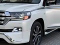 ¿Que te parece esta Land Cruiser 200?🔥 - Con los mejores estándares de diseño, durabilidad, lujo y confort, esta Land Cruiser 2020 es el vehículo superior que cumple todas las expectativas de Toyota y está adaptada a tus necesidades y gustos. - ✔ GRAN DESEMPEÑO.  Cuenta con un Motor V8 de 5.7 litros DOHC de 32 válvulas con Doble Regulación Variable de Válvulas Independiente con Inteligencia (VVT-i); 381 hp a 5600 rpm; 401 lb-pie a 3600 rpm. - ✔ VELOCIDAD Y CONTROL.  Transmisión automática de 8 velocidades Controlada Electrónicamente con inteligencia (ECT-i), modo de cambio secuencial y lógica de cambio para descenso/ascenso. - ✔ TODO TERRENO.  Sistema de tracción permanente en las 4 ruedas (4WD) con Control de Tracción Activo (A-TRAC) y diferencial central de deslizamiento limitado con bloqueo Torsen. - Está Land Cruiser es la camioneta ideal para ti. - Siguenos @VenezuelaMotors - Camionetas disponibles en Venezuela. - - - #toyota #lc200 #landcruiser #samurai #4x4 #4wd #usa #luxury #anzoategui #barcelona #barquisimeto #4runner #lecheria #caracas #hatillo #altohatillo