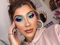 Siempre natural. Lista para ir al balcón 😌. Quien lo diría, siempre supe que la cuarentena me iba a poner creativa pero jamás pensé que a niveles de lentes de contacto 😂😌. Aunque no me disgustan.  El live de este maquillaje estará disponible x 24 hrs! así que vayan a verlo :). • Productos: •Eyebrows: @benefitcosmetics K-brow 3. •Lashes: @lillylashes houston. •Lipstick: @alamarcosmetics dulce. *Eyeshadows: @morphebrushes x  @jamescharles, @hudabeauty pastels mint, @juviasplace the zulu, @gabyrosmakeup palette. •Eye Contact: @ttdeyeofficial deep gray. inspo: @bybrookelle