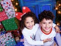 Dicen que una vez que te haces las primeras fotografías navideñas con tu familia, se vuelve una tradición familiar que mantienes año tras año.   ¡Y lo certificamos! 😜  Cuando decides hacer un registro fotográfico año tras año, ganas para ti y tu familia un recuerdo único: el crecimiento y tránsito de tu familia: ¡lo más hermoso e importante que tienes!  ¿Te animas? 😏  ¡Agenda abierta de Navidad! 🌲✨  • 2 cambios de vestuario • Envío de contactos para elegir (5 días) • Maquillaje incluido para mamá • 8 fotos impresas tamaño carta 8x10" • 90 minutos de pauta • Pago Zelle o Efectivo  Reserva a través de Whatsapp:  0414-2904351 0414-2198374.